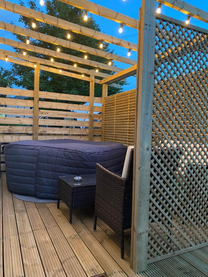 אדינבורו Lovely 3 Bed With Jacuzzi, Close To Airport, Driveway, Wifi מראה חיצוני תמונה